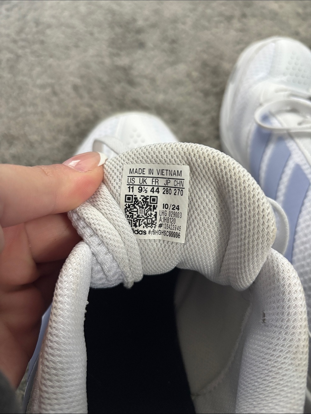 (Basically new) adidas Women's White & Light Pink volleyball Sneakers - Picture 2 of 3